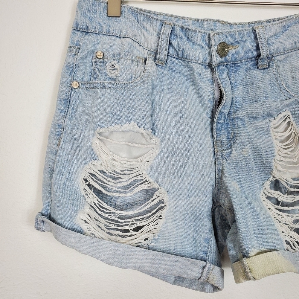 REFUGE DISTRESSED BLEACHED DENIM SHORTS - Picture 3 of 7